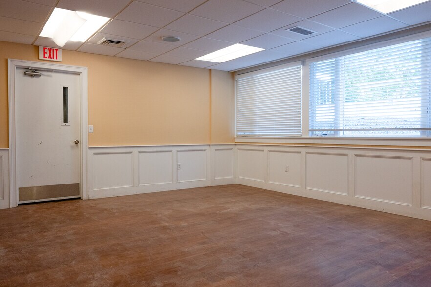 More Photos Of 435 Furnace St, Marshfield Medical For Lease
