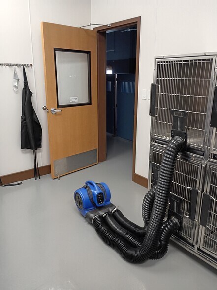 More Photos Of 13214 38th St N, Clearwater Warehouse For Sale