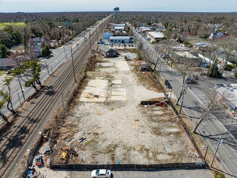 Primary Photo Of 245 Orinoco Dr, Brightwaters Garden Center For Sale