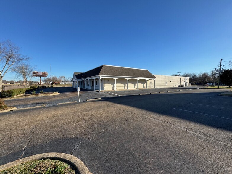 More Photos Of 1995 Lakeland Dr, Jackson Medical For Sale