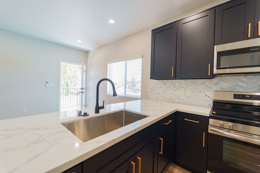 More Photos Of 3363 A St, San Diego Apartments For Sale