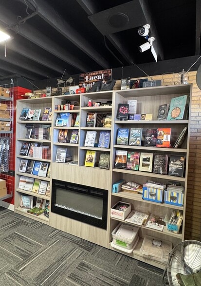 More Photos Of 121 S State St, Belvidere Flex For Sale