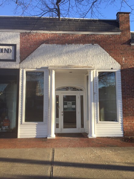 More Photos Of 50 Main St, East Hampton General Retail For Lease