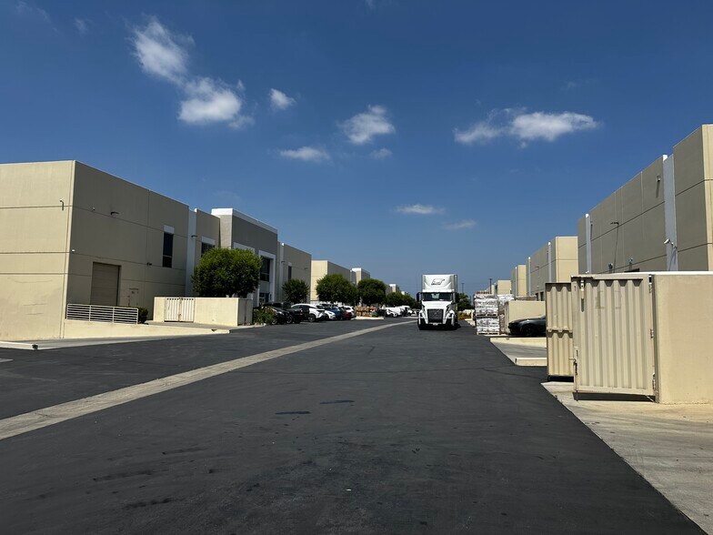 More Photos Of 111-125 N Sunset Ave, City of Industry Warehouse For Lease