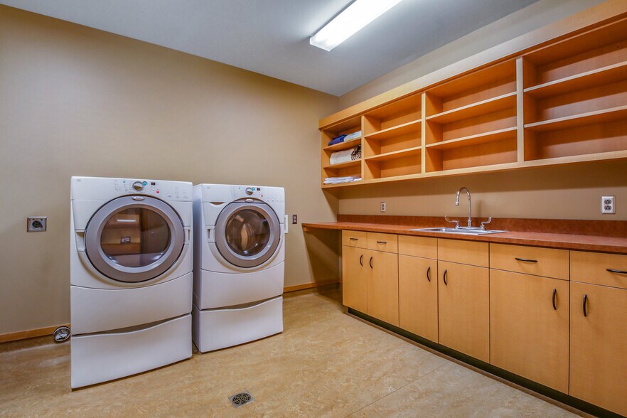 More Photos Of 659 W Hamilton Ave, Eau Claire Medical For Sale