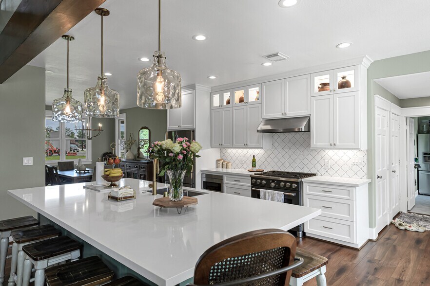 More Photos Of 13845 Boudreaux Rd, Tomball Manufacturing For Sale