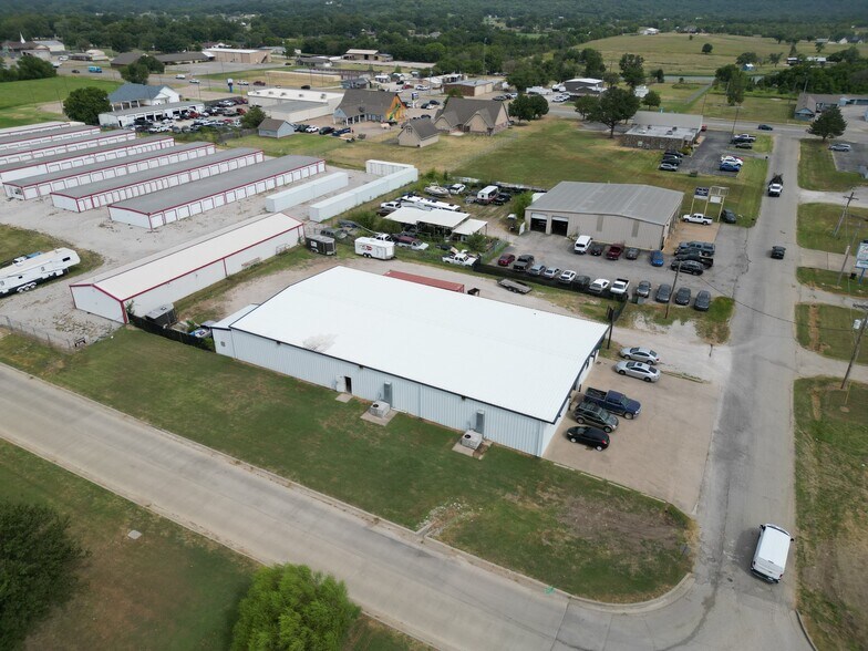 More Photos Of 204 S Hominy Ave, Skiatook Industrial For Sale