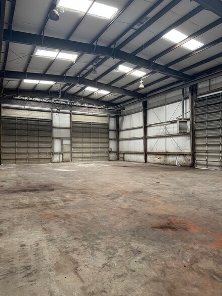 More Photos Of 5902 W State Highway 71, La Grange Industrial For Lease