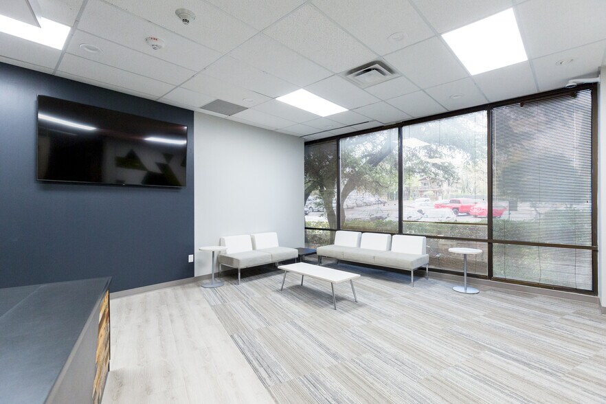 More Photos Of 2001 Beach St, Fort Worth Office For Lease