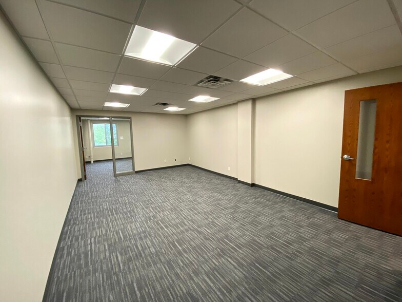 More Photos Of 441-445 NW Old Highway 8, New Brighton Storefront Retail Office For Lease