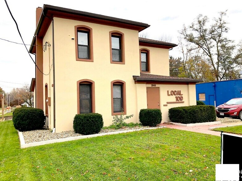 More Photos Of 2046 S Main St, Akron Office For Lease