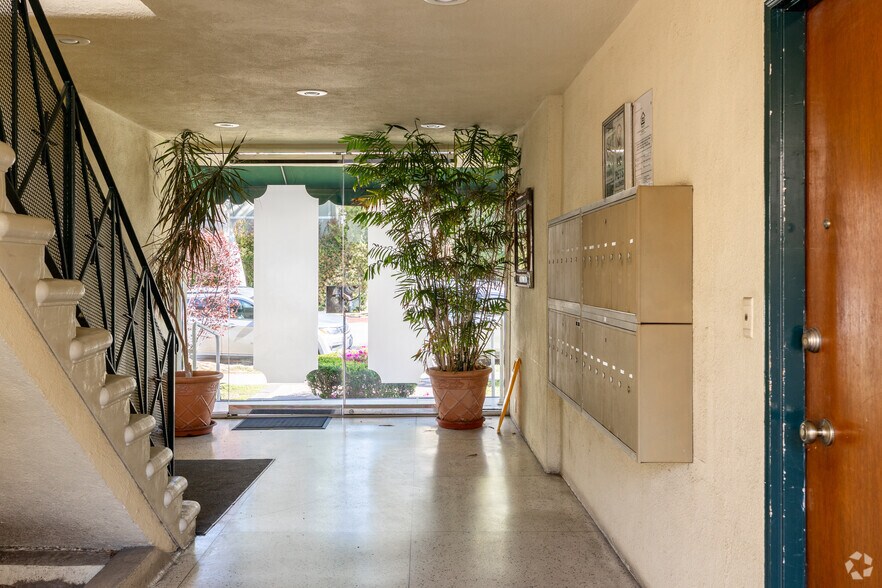 More Photos Of 8130 Norton Ave, West Hollywood Apartments For Sale
