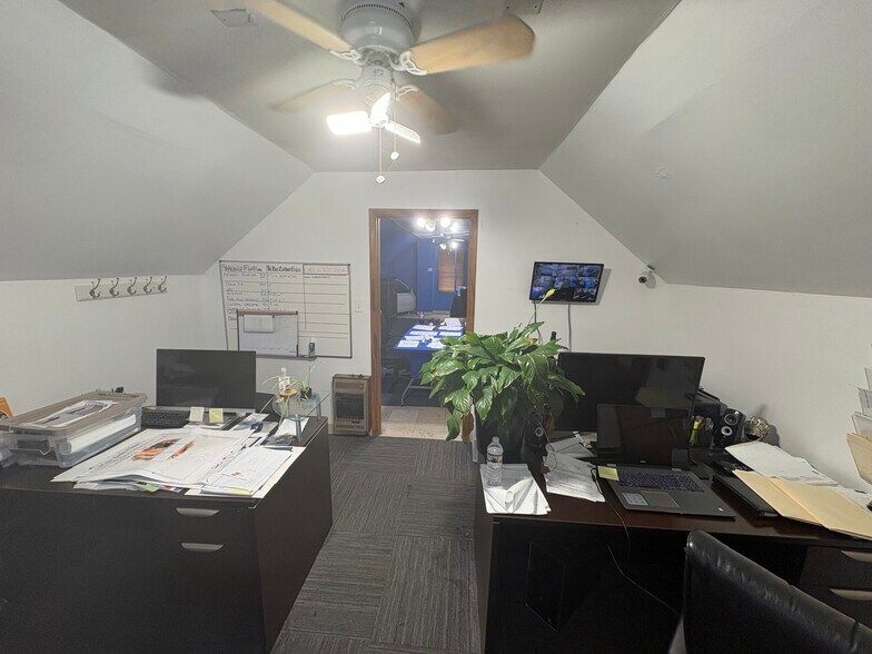 More Photos Of 1212 Deriso Ln, Pikesville Flex For Lease
