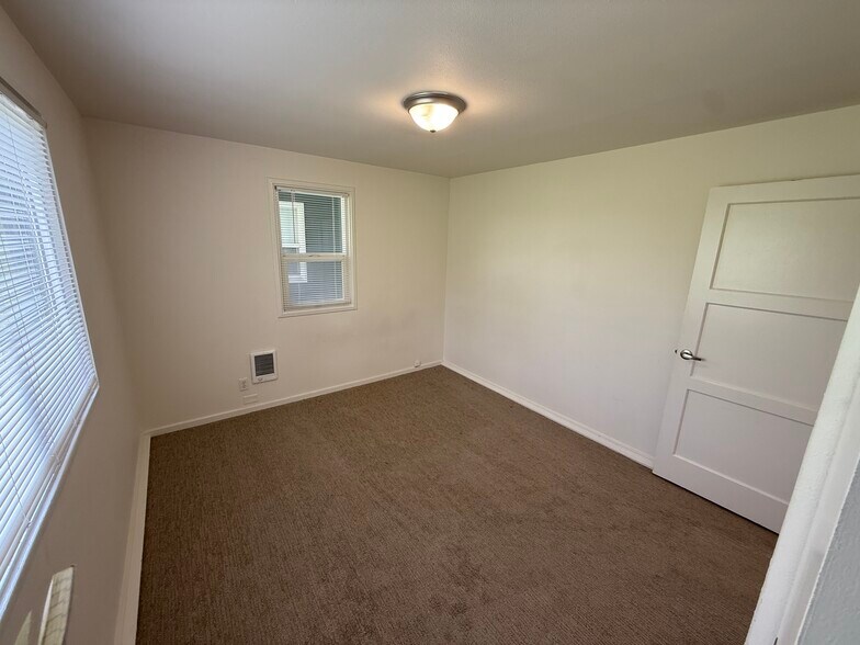 More Photos Of 8755 Shoreplace Pl NW, Silverdale Apartments For Sale