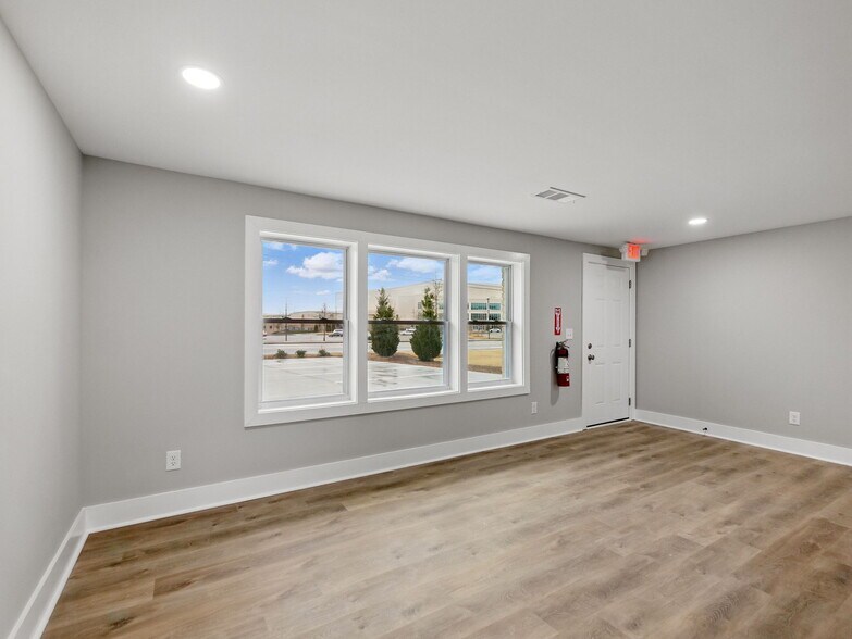 More Photos Of 3473 Atlanta Hwy, Flowery Branch Office For Sale