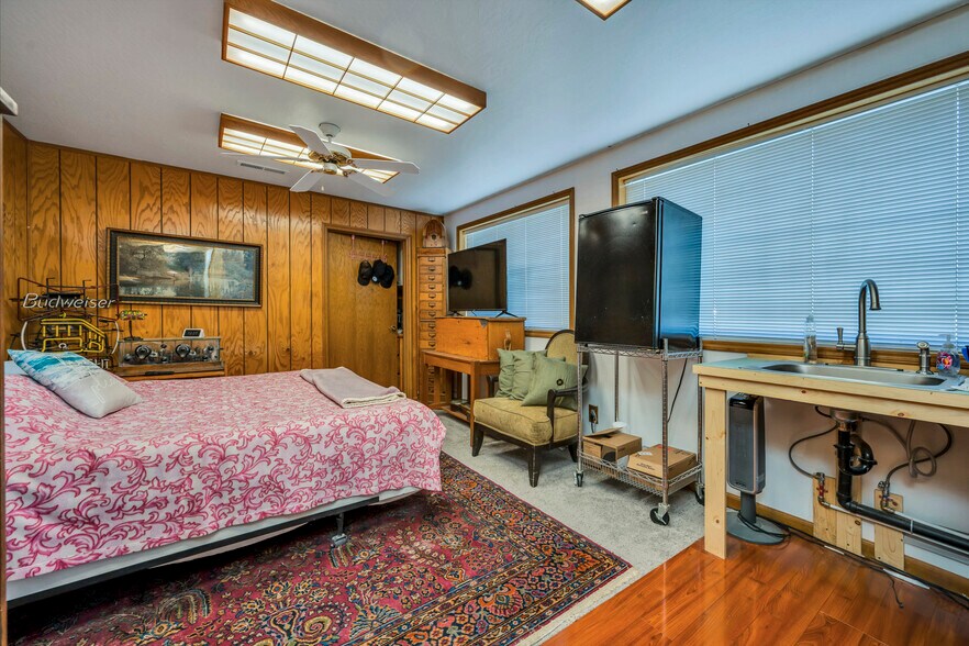 More Photos Of 3740 Lakeshore Blvd, Lakeport Restaurant For Sale