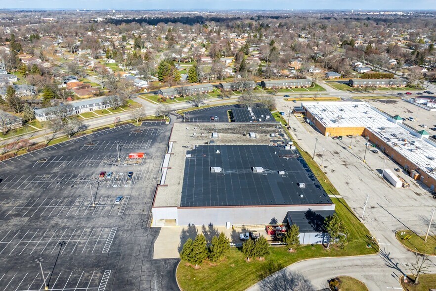 More Photos Of 5513-5567 Bigger Rd, Kettering Storefront For Sale