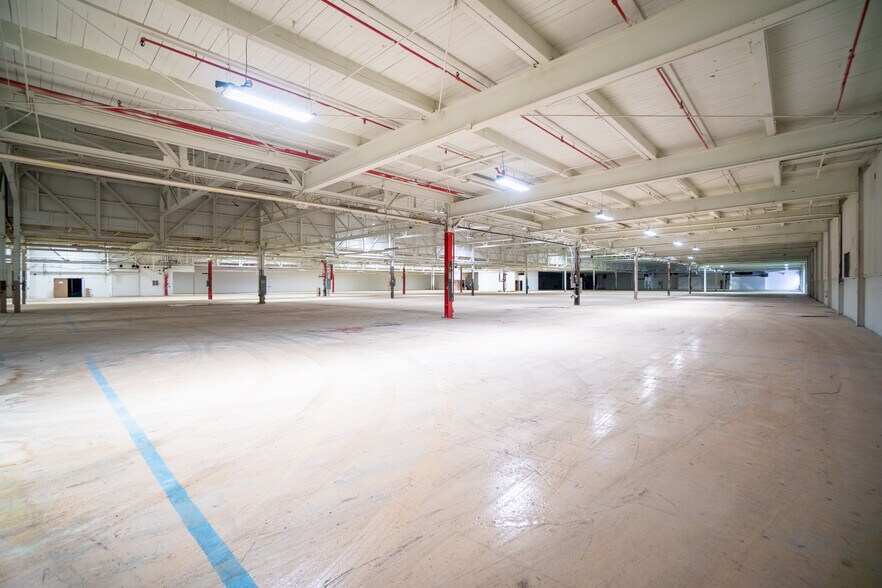 More Photos Of 4041 N Richards St, Milwaukee Manufacturing For Lease