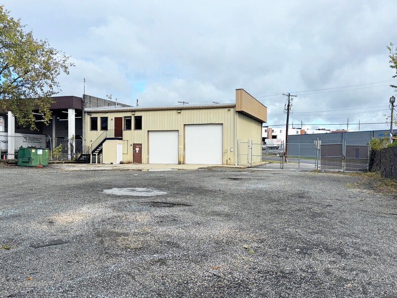 More Photos Of 4821 Stamp Rd, Temple Hills Warehouse For Lease