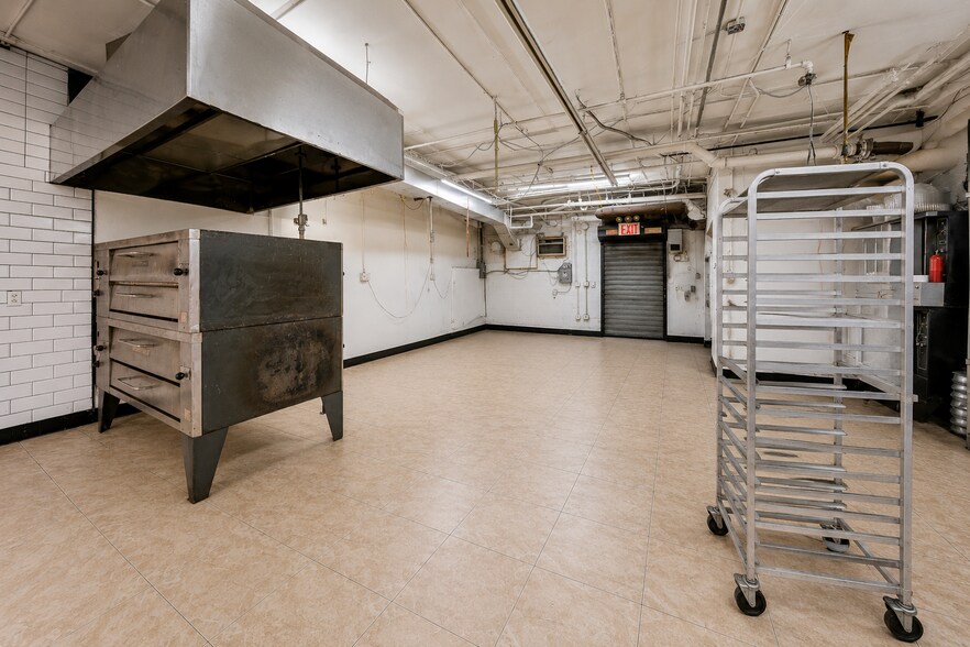More Photos Of 1997-2013 Mcdonald Ave, Brooklyn Showroom For Lease