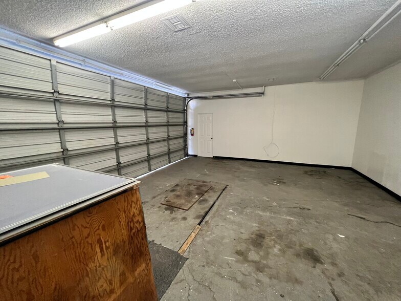 More Photos Of 147 N Gilbert St, Hemet Flex For Sale