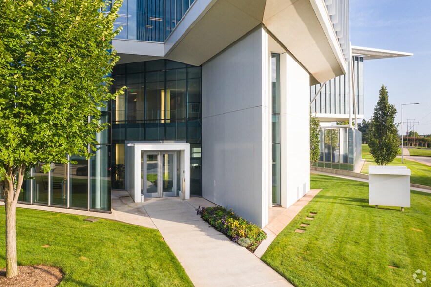 More Photos Of 6000 N Classen Blvd, Oklahoma City Office For Lease