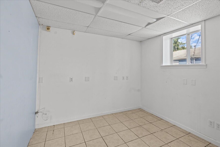 More Photos Of 171-173 Shaker Rd, East Longmeadow General Retail For Sale