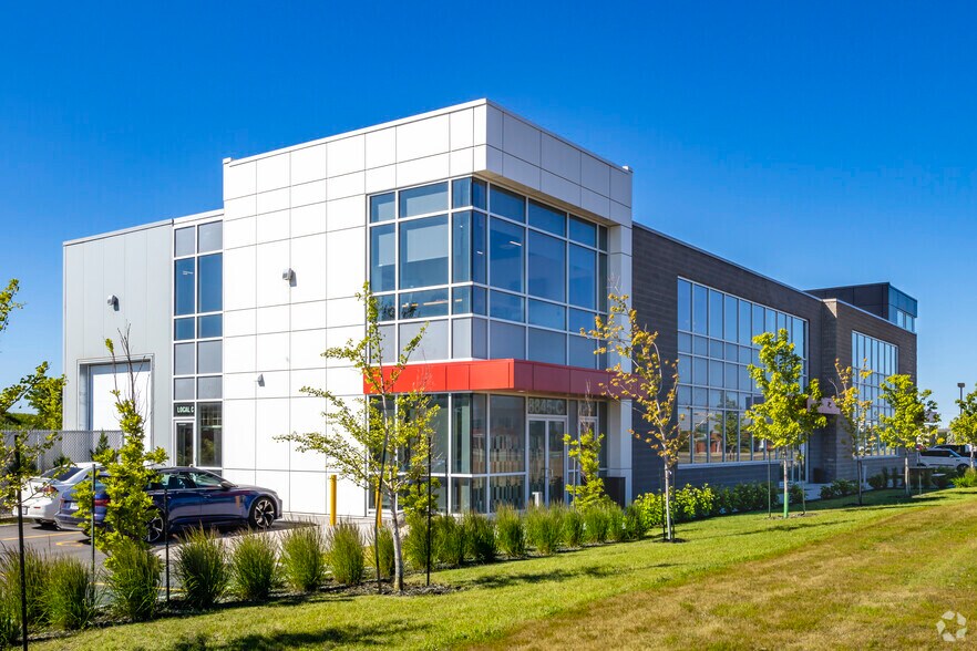 Primary Photo Of 8845 Boul Du Quartier, Brossard Warehouse For Lease