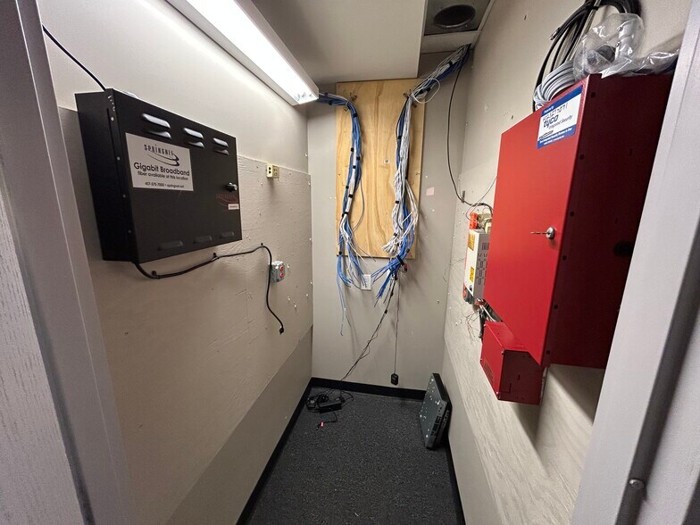 More Photos Of 1230 E Kingsley St, Springfield Medical For Lease