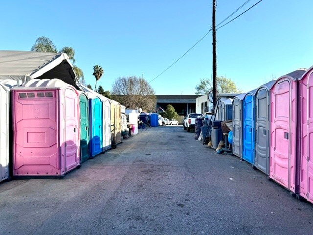 More Photos Of 3001 Delay Dr, Los Angeles Land For Lease