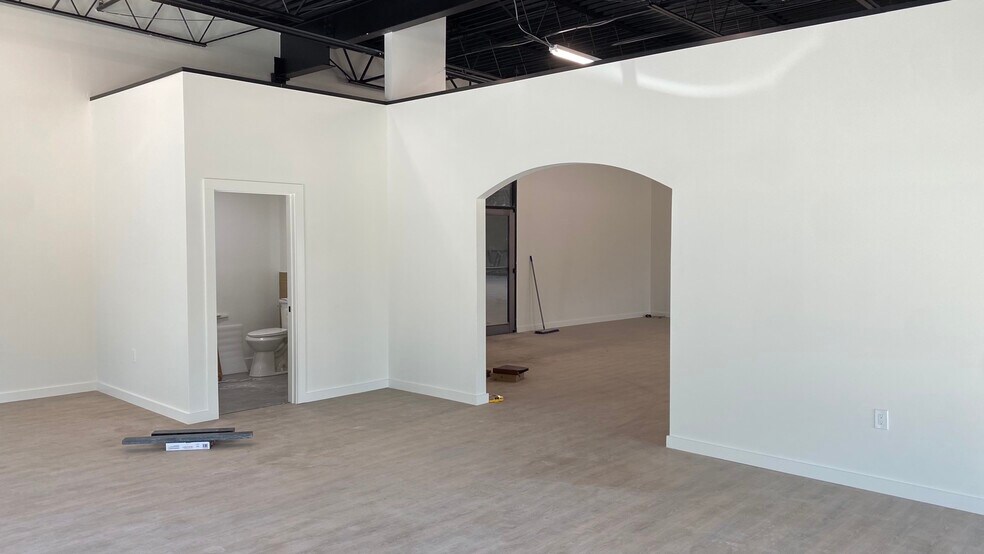 More Photos Of 3033 W Royal Ln, Irving Showroom For Sale