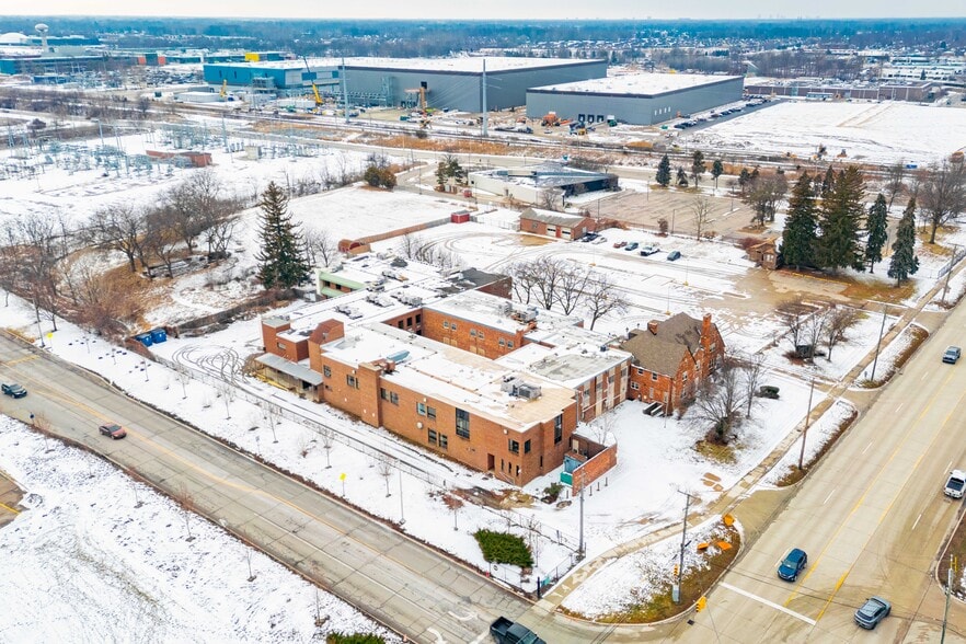 More Photos Of 6902 Chicago Rd, Warren Schools For Sale