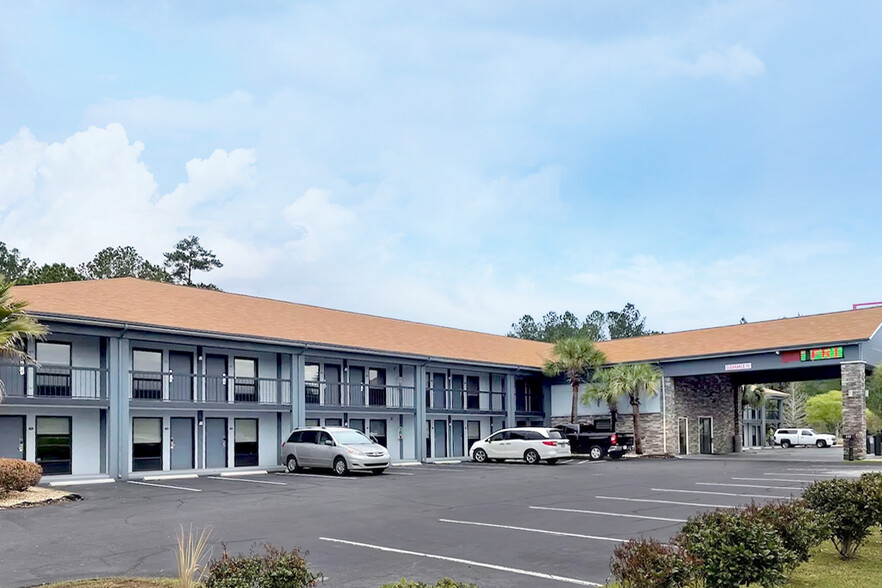 Primary Photo Of 511 James L Taylor Rd, Ridgeland Hotel For Sale