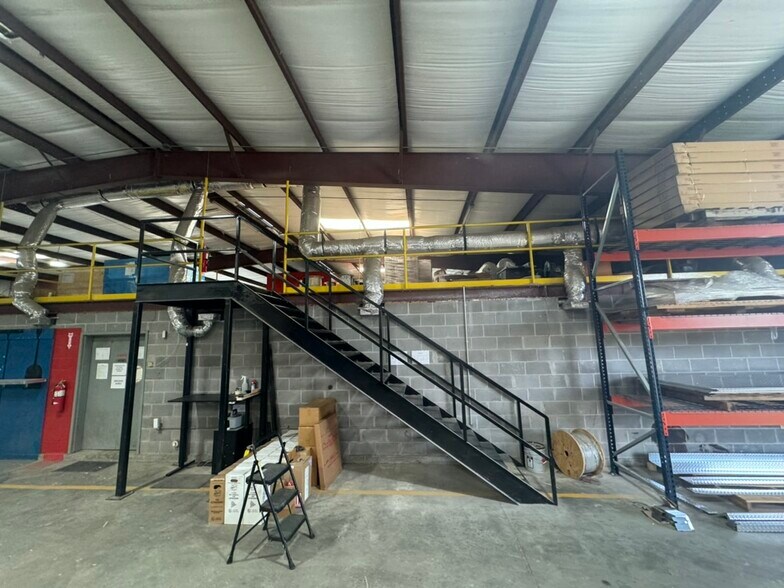 More Photos Of 804 W Mitchell St, Adel Distribution For Lease