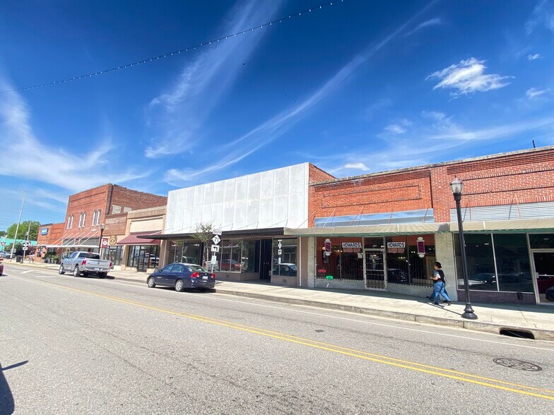 More Photos Of 117 S Main St, Red Springs Storefront For Sale