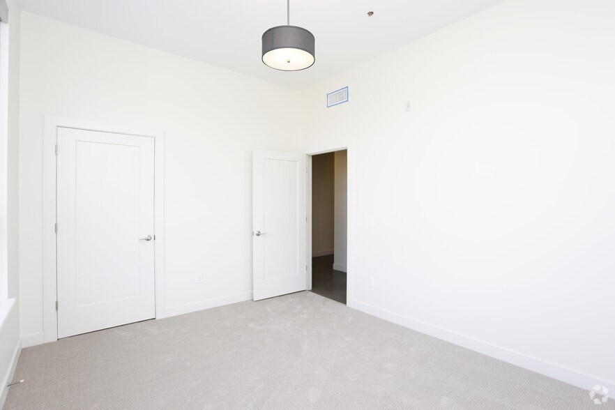 More Photos Of 1059 Wealthy St SE, Grand Rapids Apartments For Lease