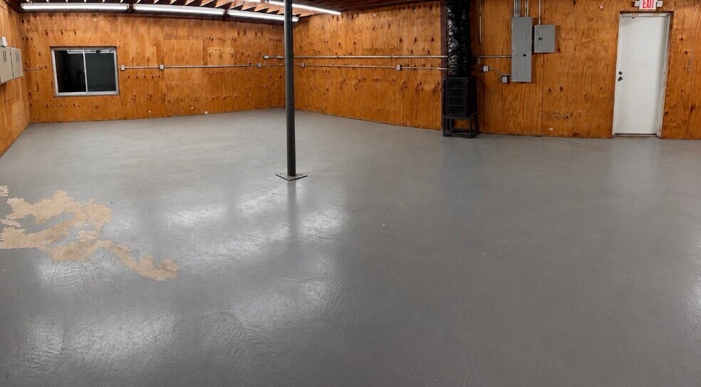 More Photos Of 2224 NW 32nd St, Newcastle Warehouse For Lease