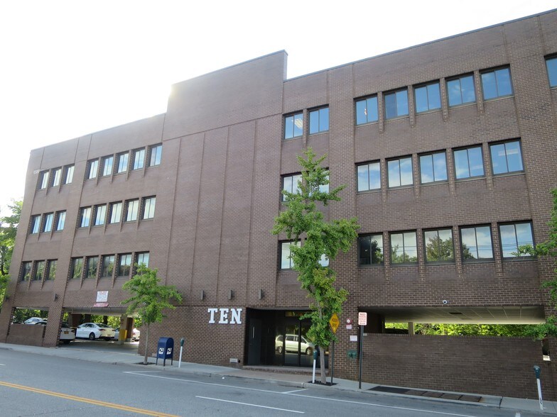 More Photos Of 10 Cuttermill Rd, Great Neck Office For Lease