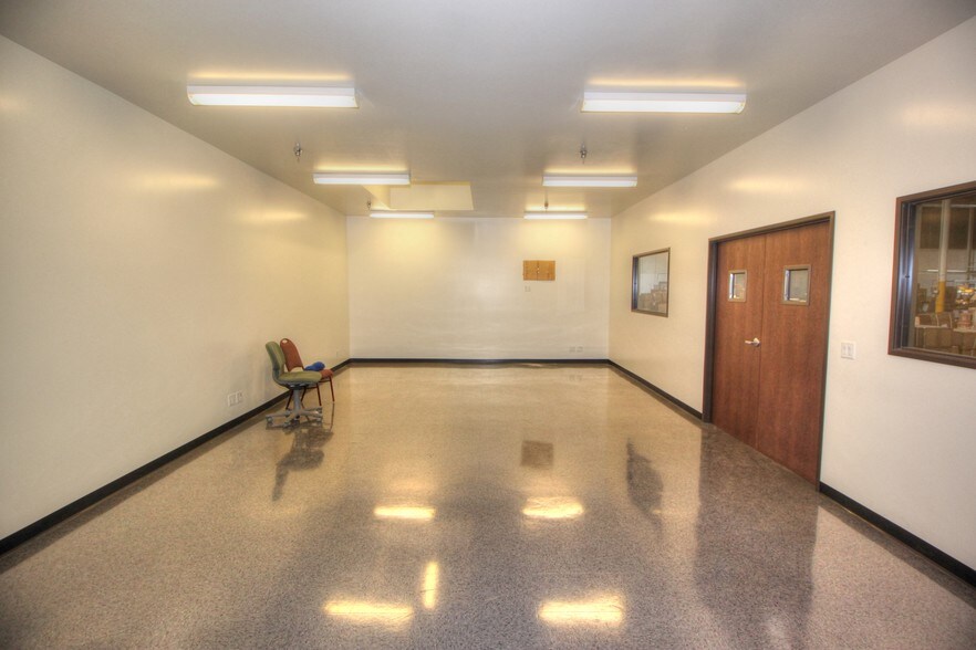 More Photos Of 601 S Dupont Ave, Ontario Warehouse For Sale