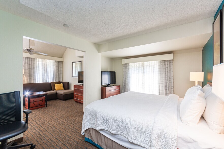 More Photos Of 1530 Howe Ave, Sacramento Hotel For Sale