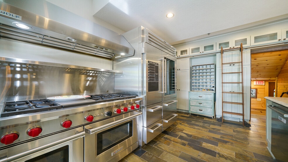 More Photos Of 409 N State St, Franklin Grove Hotel For Sale