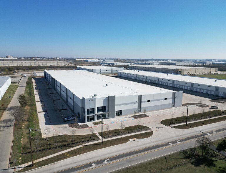 More Photos Of 4610 Jim Christal Rd, Denton Distribution For Lease
