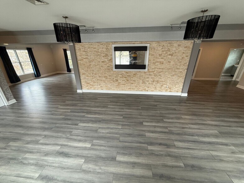 More Photos Of 2290 Foxon Rd, North Branford Storefront Retail Office For Lease