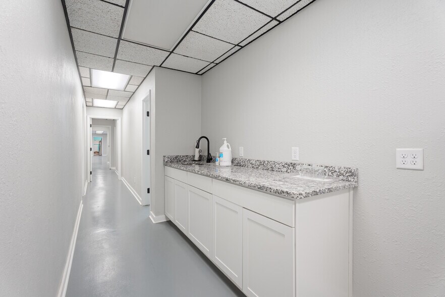 More Photos Of 25100 N Us-59 Hwy, Afton Office For Sale