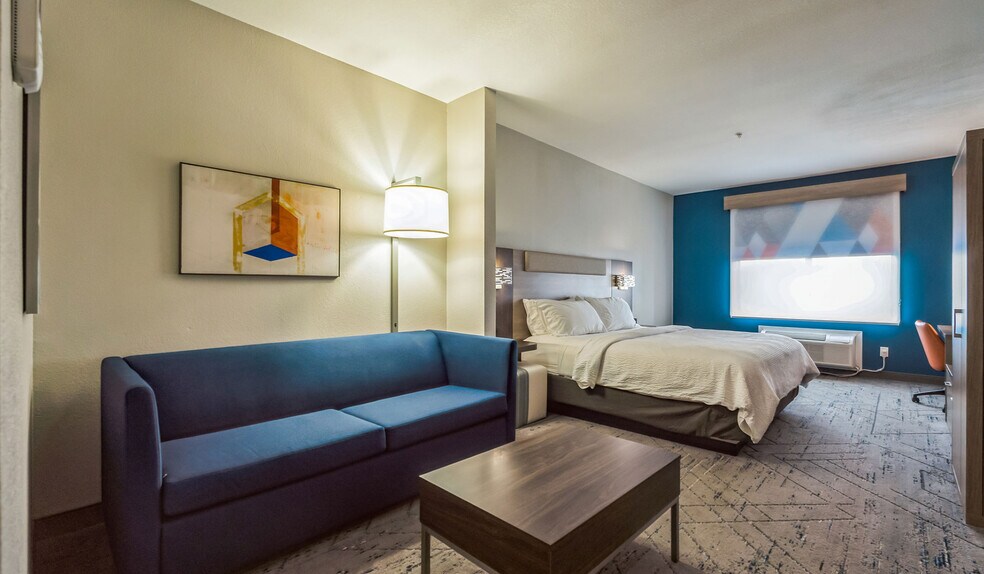 More Photos Of 46300 Interstate 10, Winnie Hotel For Sale