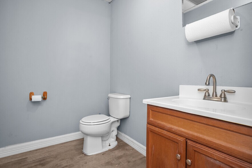 More Photos Of 1504 E Loop 304, Crockett Office For Sale