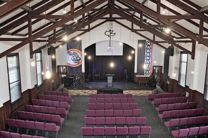 More Photos Of 2440 E Seminole St, Springfield Specialty For Sale