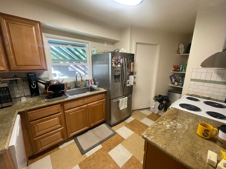 More Photos Of 740-744 Alcatraz Ave, Oakland Apartments For Sale