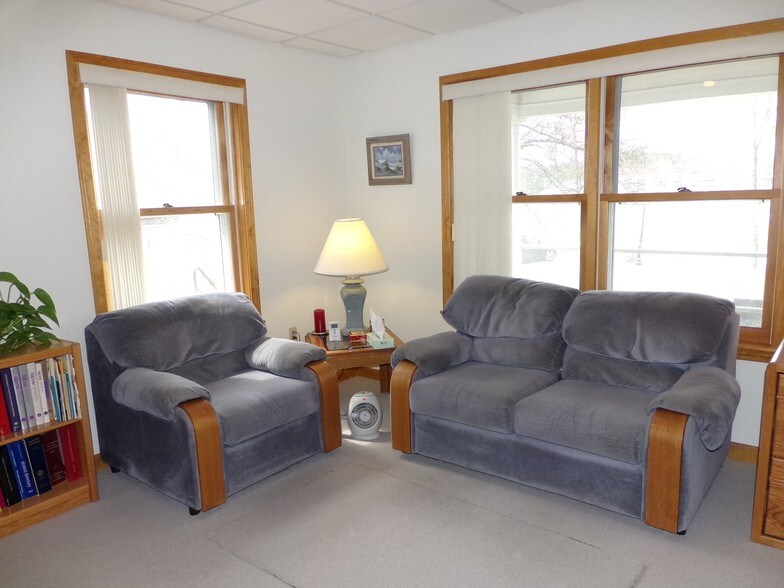 More Photos Of 401 Gilford Ave, Gilford Medical For Lease