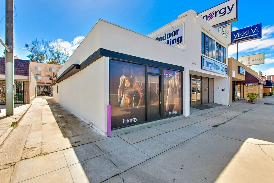 More Photos Of 22520-22522 Ventura Blvd, Woodland Hills Storefront Retail Office For Lease